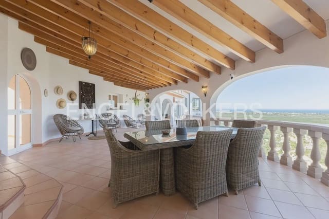 6 Zimmer Villa zu verkaufen in Pego mit Pool Garage - 895.000 € (Ref: 9898177)