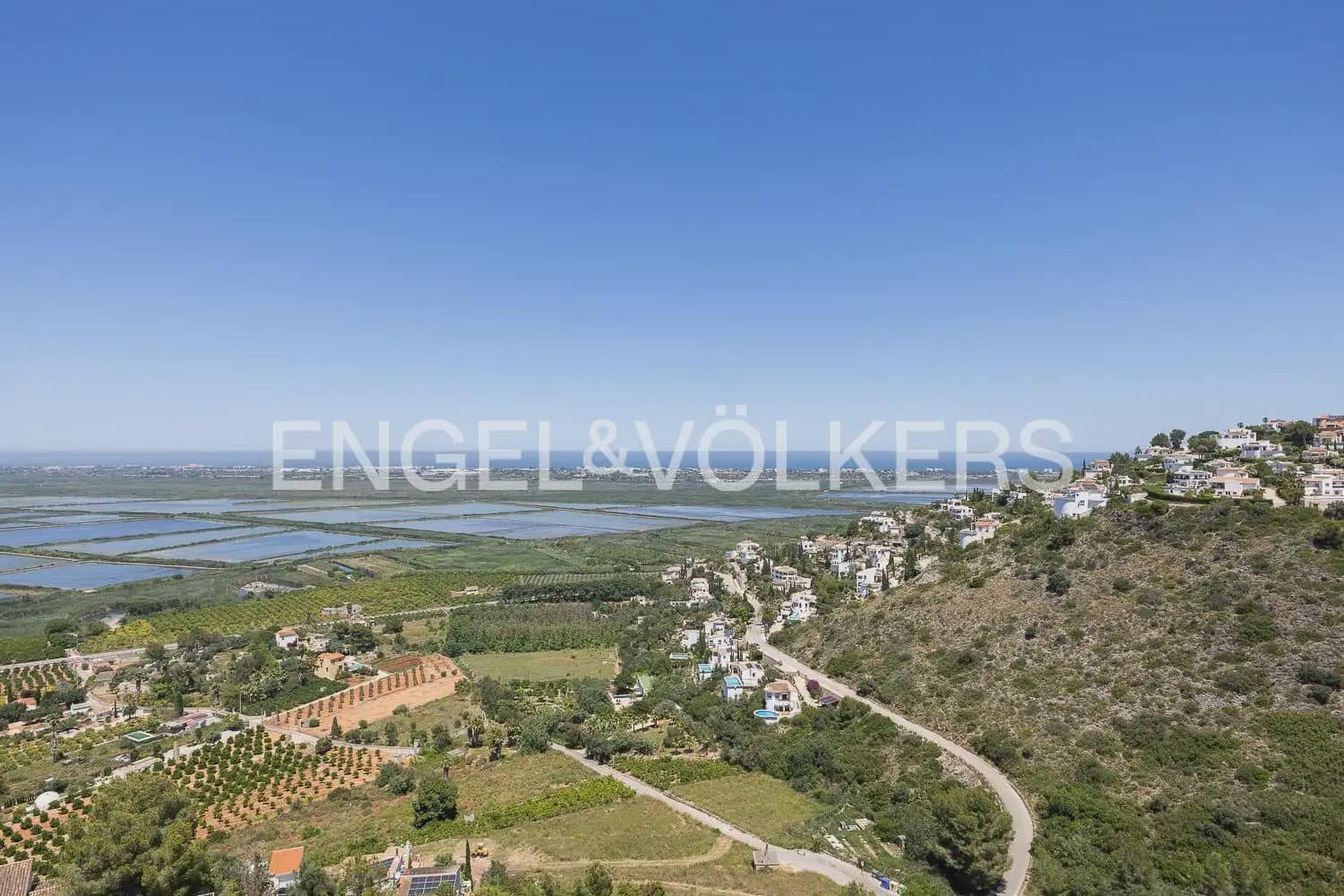 6 Zimmer Villa zu verkaufen in Pego mit Pool Garage - 895.000 € (Ref: 9898177)
