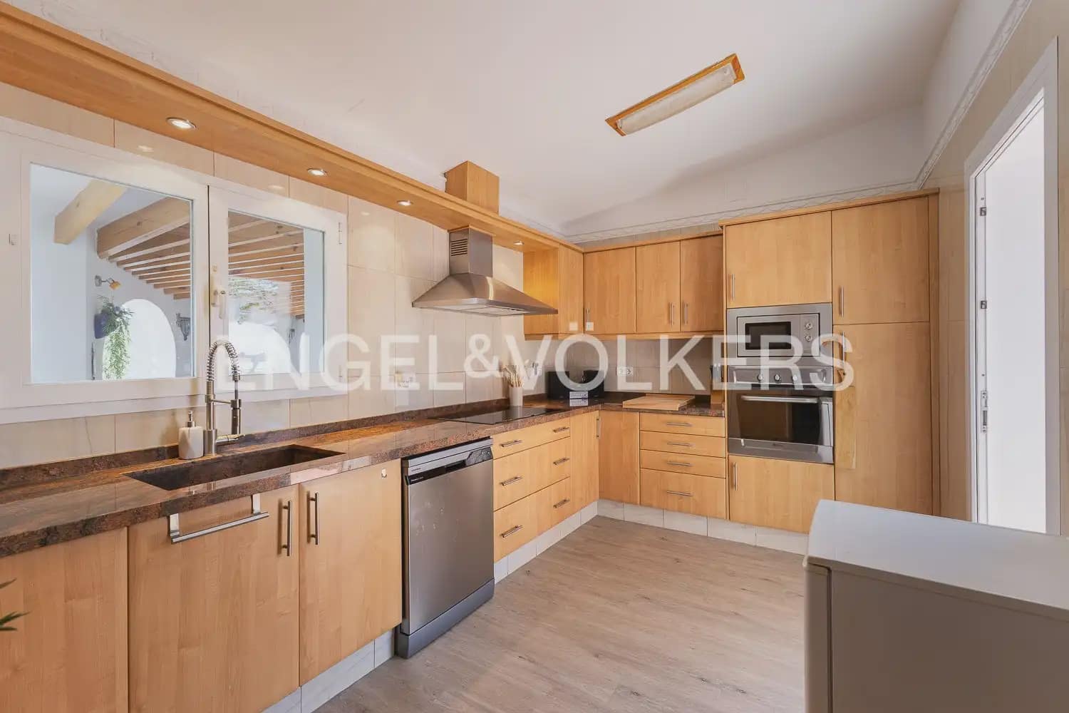 6 Zimmer Villa zu verkaufen in Pego mit Pool Garage - 895.000 € (Ref: 9898177)