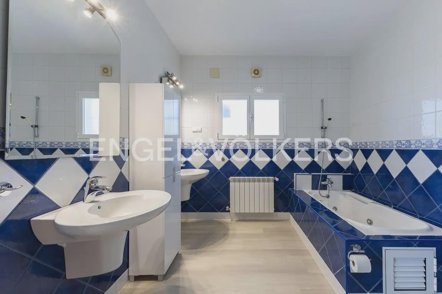 6 Zimmer Villa zu verkaufen in Pego mit Pool Garage - 895.000 € (Ref: 9898177)