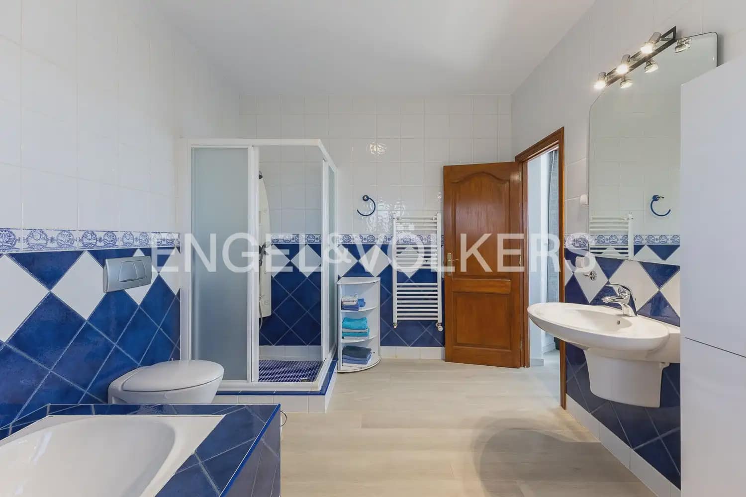 6 Zimmer Villa zu verkaufen in Pego mit Pool Garage - 895.000 € (Ref: 9898177)