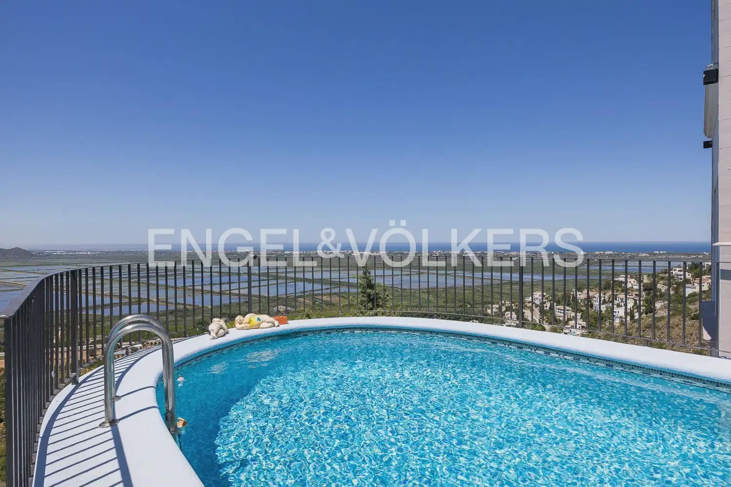 6 Zimmer Villa zu verkaufen in Pego mit Pool Garage - 895.000 € (Ref: 9898177)