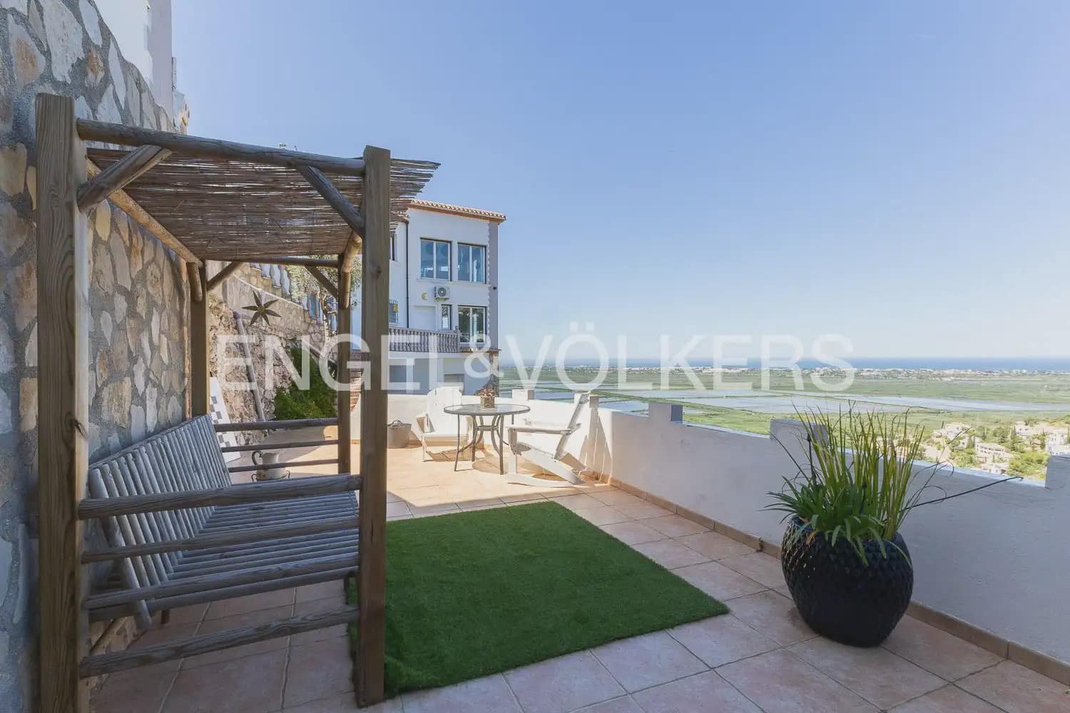 6 Zimmer Villa zu verkaufen in Pego mit Pool Garage - 895.000 € (Ref: 9898177)