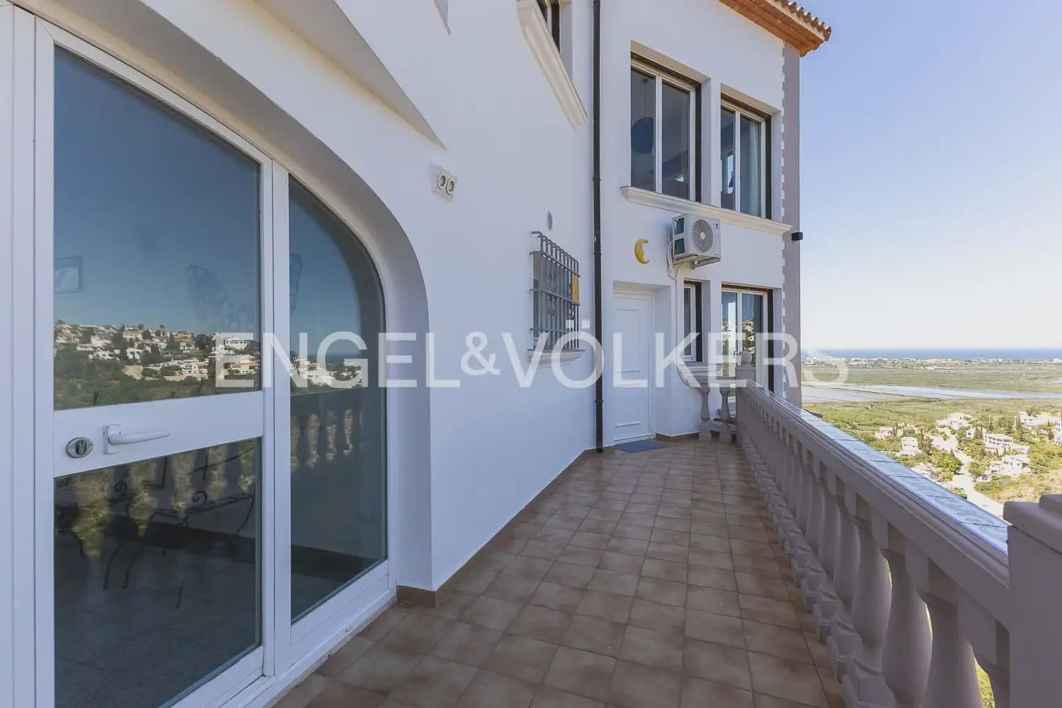 6 Zimmer Villa zu verkaufen in Pego mit Pool Garage - 895.000 € (Ref: 9898177)