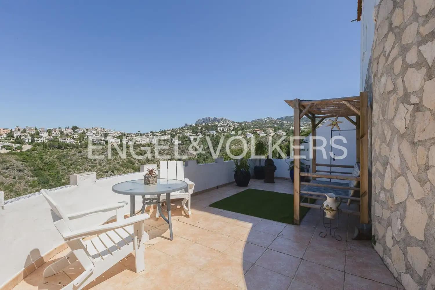 6 Zimmer Villa zu verkaufen in Pego mit Pool Garage - 895.000 € (Ref: 9898177)