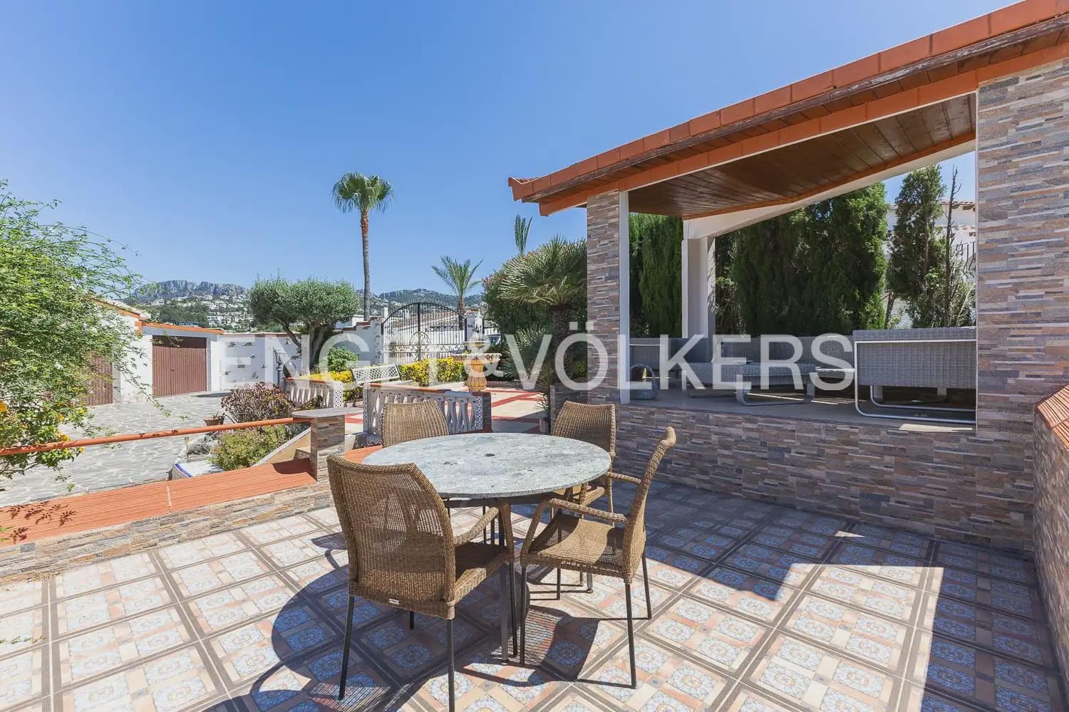 6 Zimmer Villa zu verkaufen in Pego mit Pool Garage - 895.000 € (Ref: 9898177)