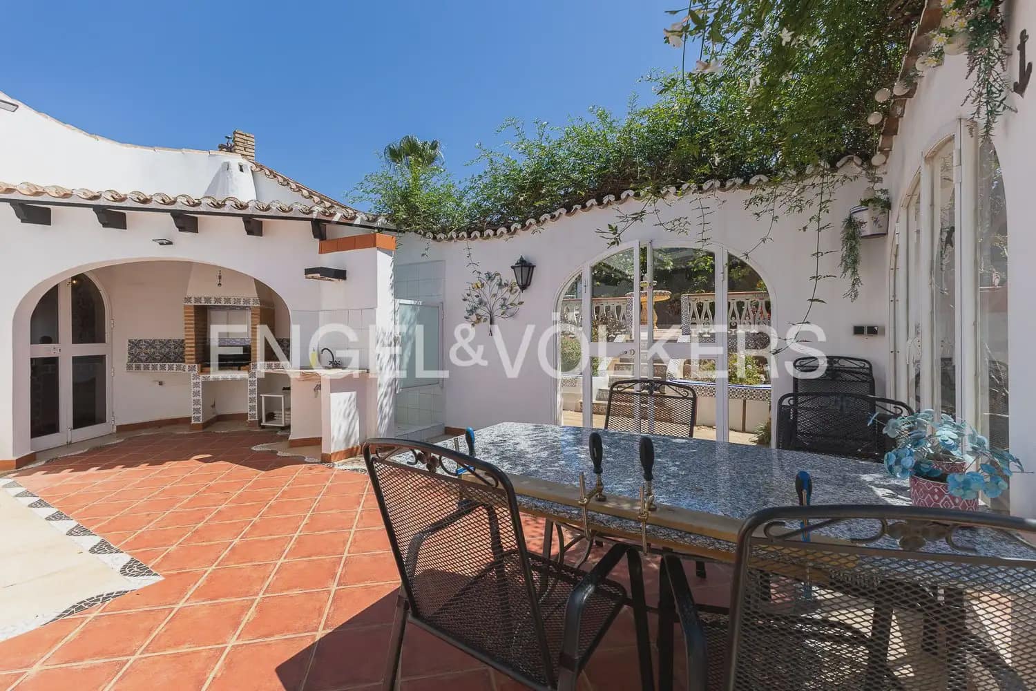 6 Zimmer Villa zu verkaufen in Pego mit Pool Garage - 895.000 € (Ref: 9898177)