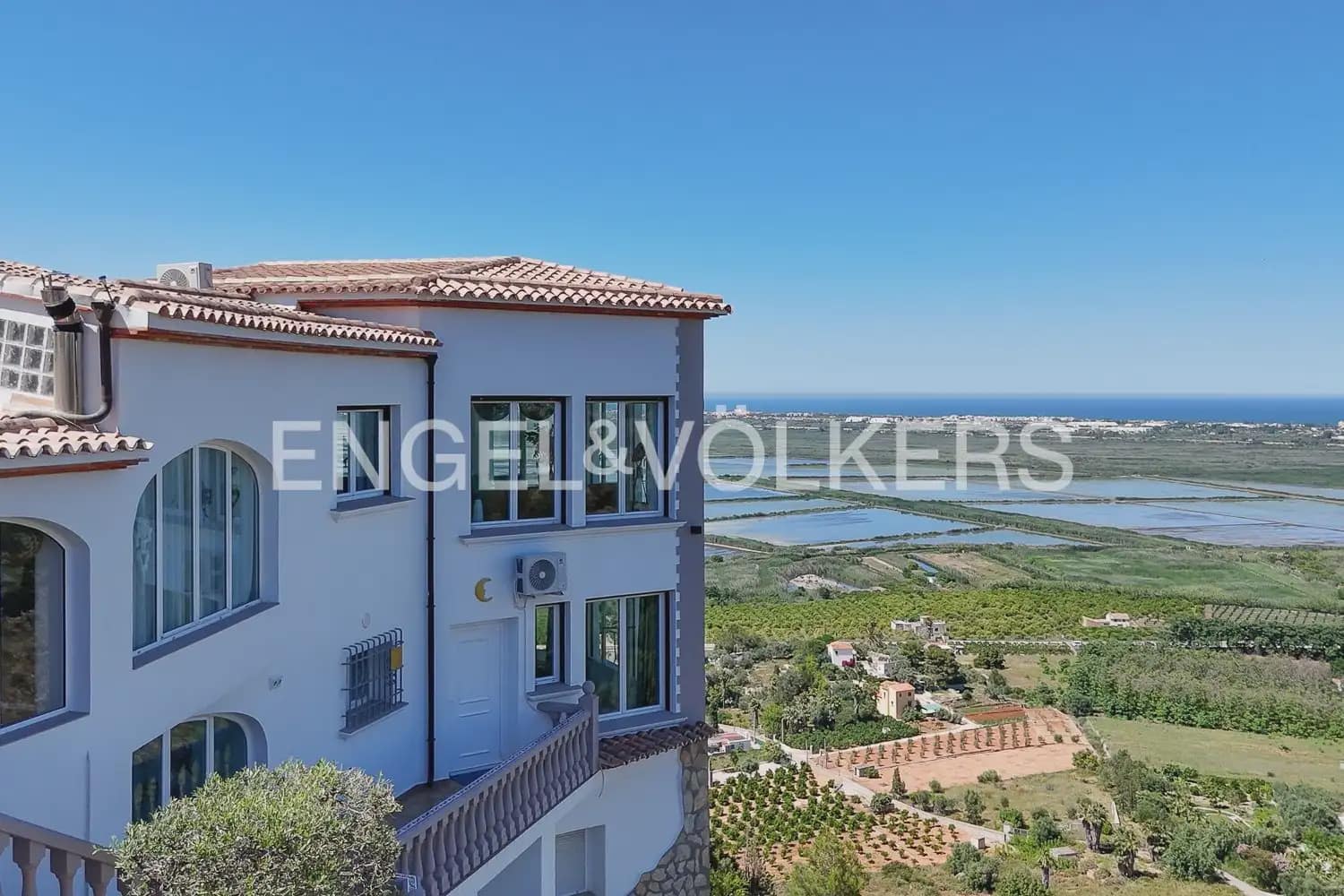 6 Zimmer Villa zu verkaufen in Pego mit Pool Garage - 895.000 € (Ref: 9898177)