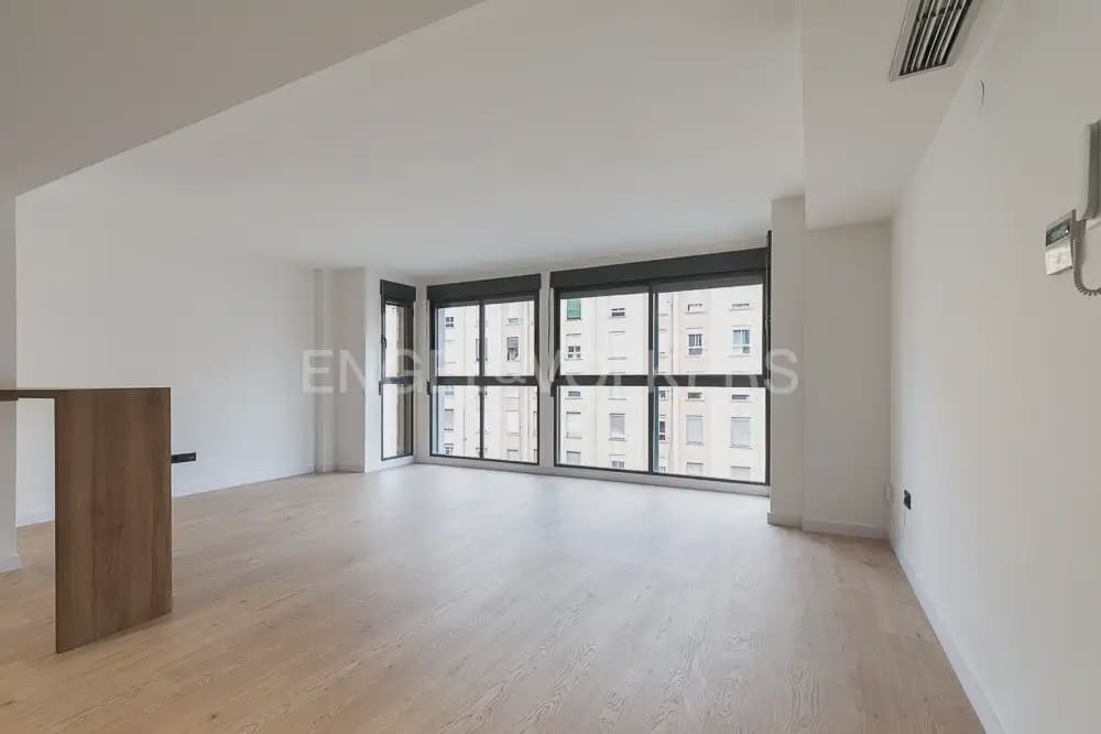 Appartement de 4 chambres à louer à Valence ville avec garage - 2 100 € (Ref: 9898178)