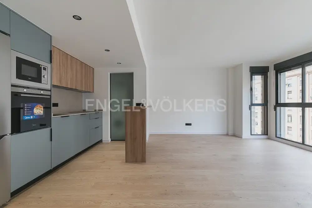 Appartement de 4 chambres à louer à Valence ville avec garage - 2 100 € (Ref: 9898178)