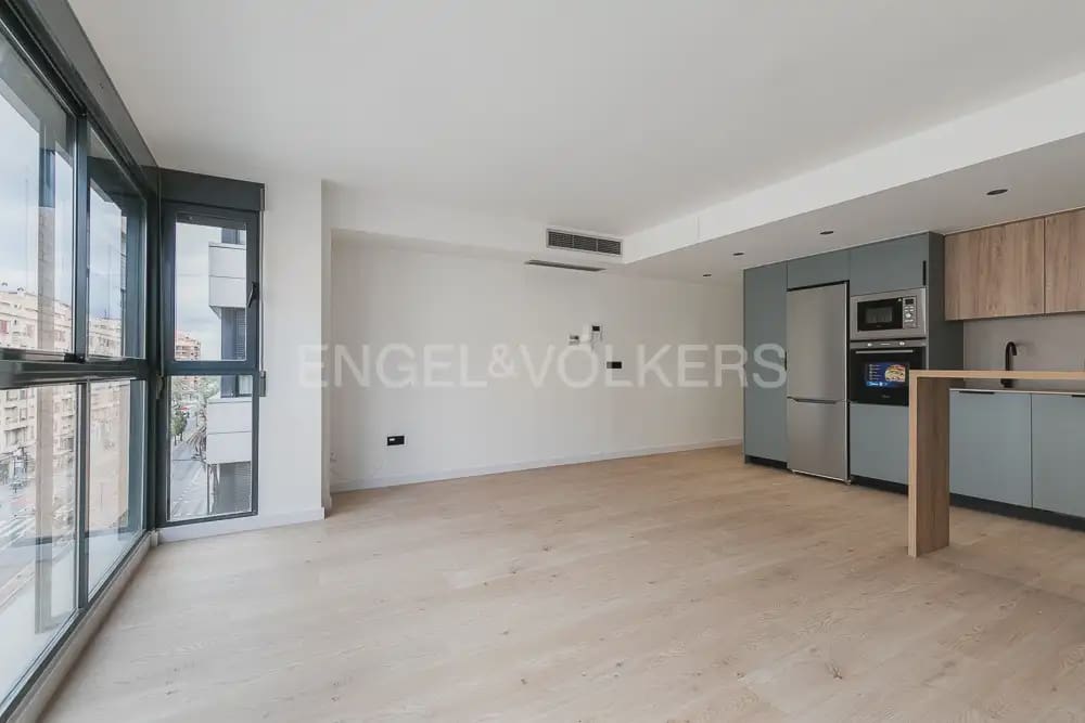 Appartement de 4 chambres à louer à Valence ville avec garage - 2 100 € (Ref: 9898178)