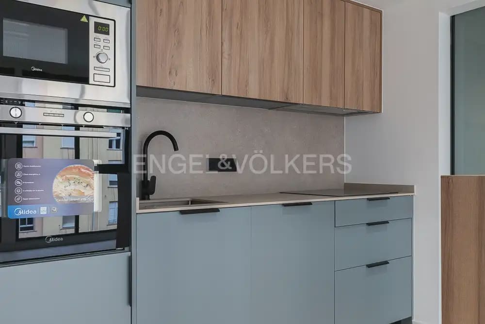 Appartement de 4 chambres à louer à Valence ville avec garage - 2 100 € (Ref: 9898178)