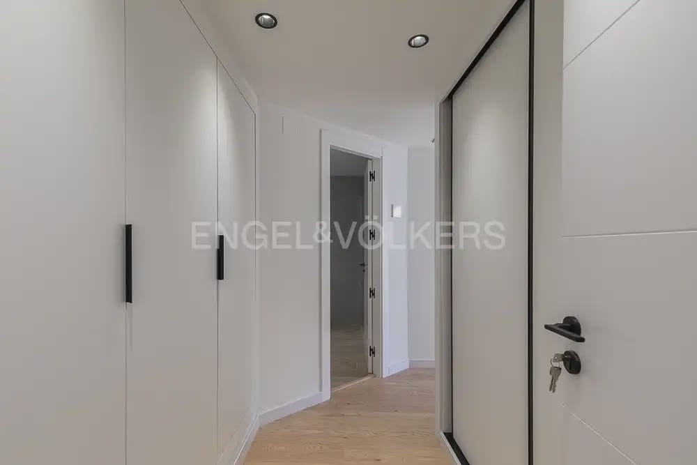 Appartement de 4 chambres à louer à Valence ville avec garage - 2 100 € (Ref: 9898178)
