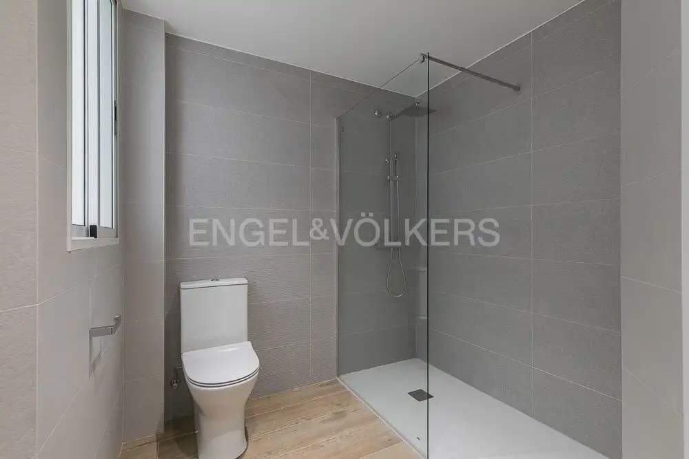Appartement de 4 chambres à louer à Valence ville avec garage - 2 100 € (Ref: 9898178)