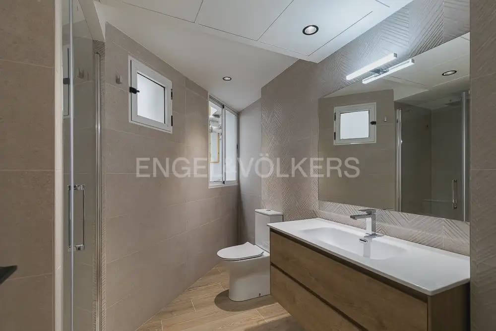 Appartement de 4 chambres à louer à Valence ville avec garage - 2 100 € (Ref: 9898178)