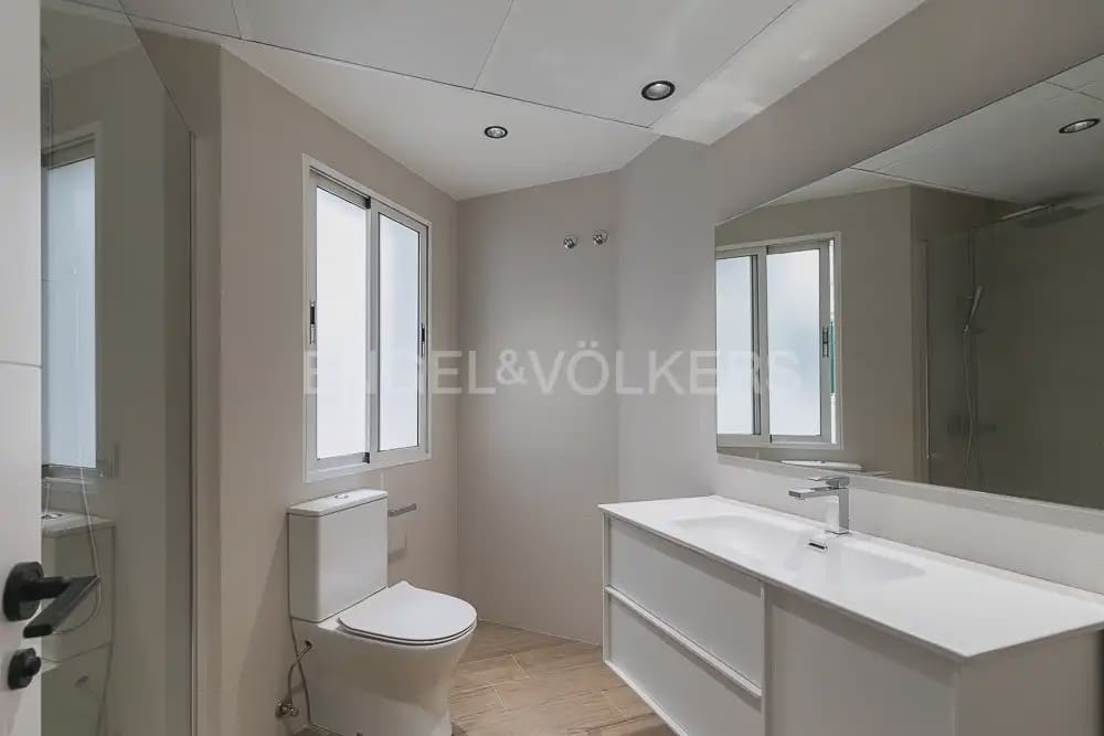 Appartement de 4 chambres à louer à Valence ville avec garage - 2 100 € (Ref: 9898178)