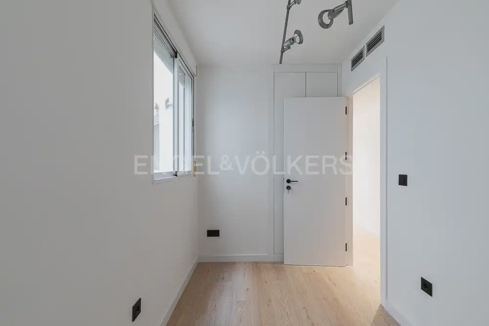 Appartement de 4 chambres à louer à Valence ville avec garage - 2 100 € (Ref: 9898178)