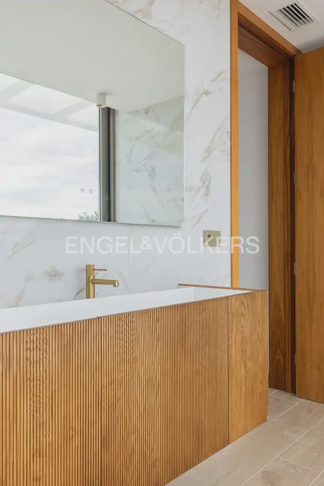 7 bedroom Villa for sale in Torrent with pool garage - € 1,495,000 (Ref: 9898180)