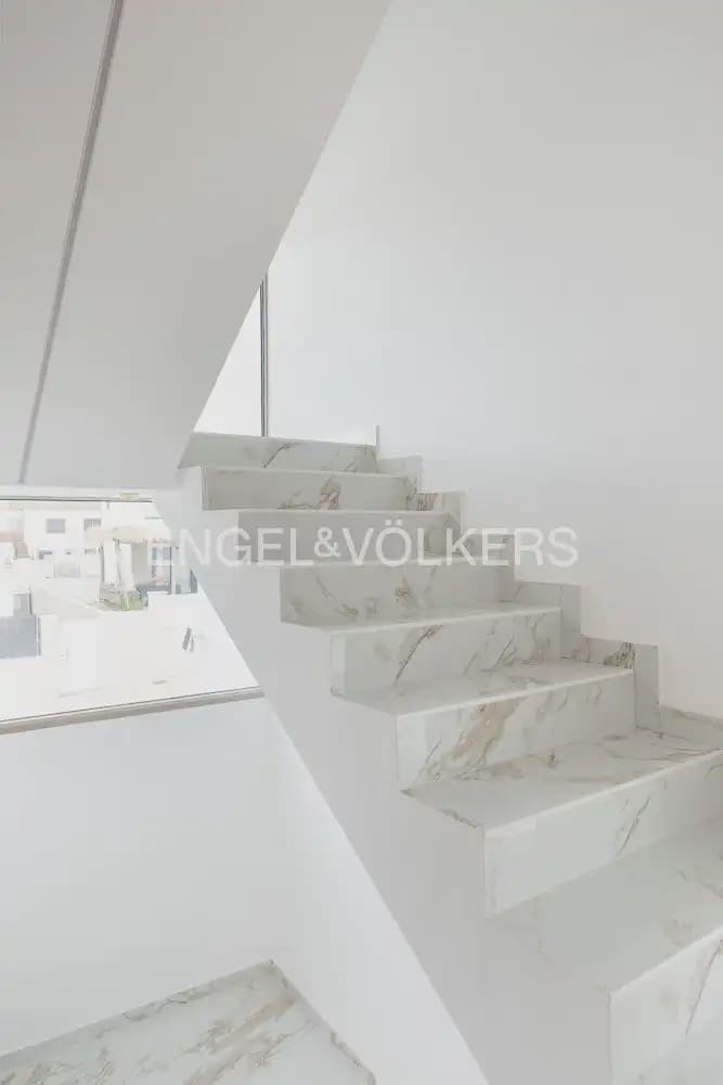 7 bedroom Villa for sale in Torrent with pool garage - € 1,495,000 (Ref: 9898180)