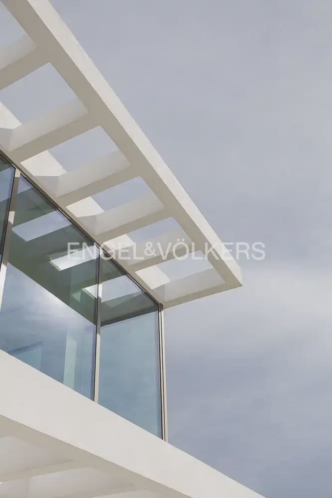 7 bedroom Villa for sale in Torrent with pool garage - € 1,495,000 (Ref: 9898180)