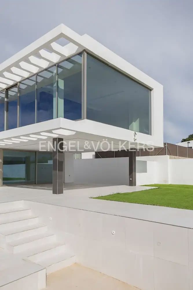 7 bedroom Villa for sale in Torrent with pool garage - € 1,495,000 (Ref: 9898180)