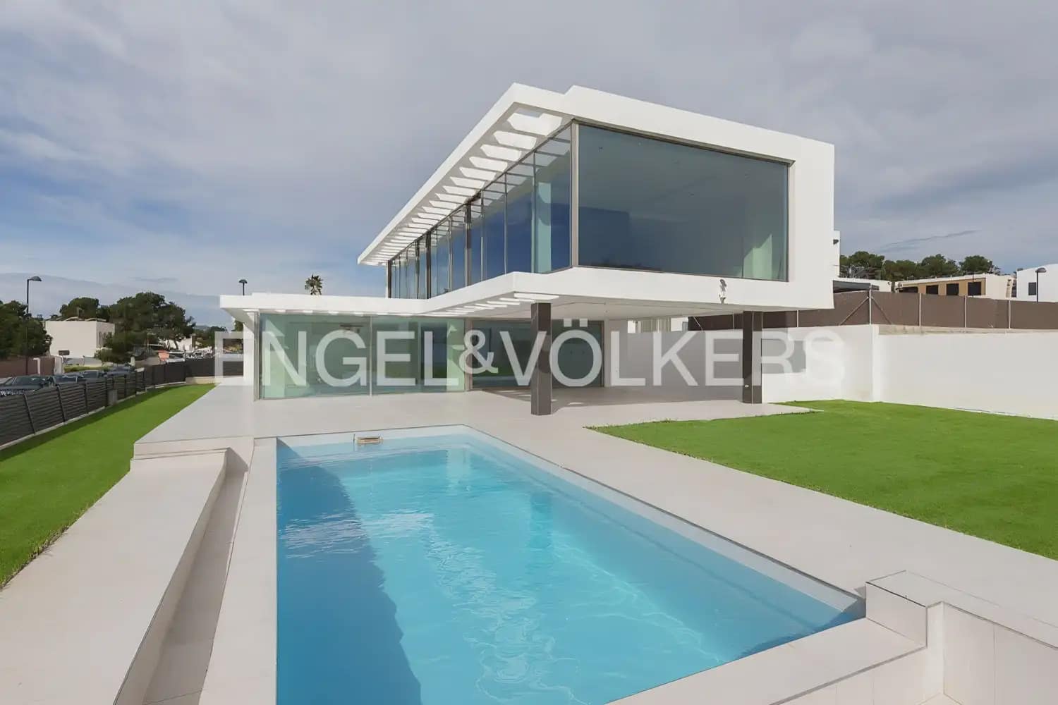 7 bedroom Villa for sale in Torrent with pool garage - € 1,495,000 (Ref: 9898180)
