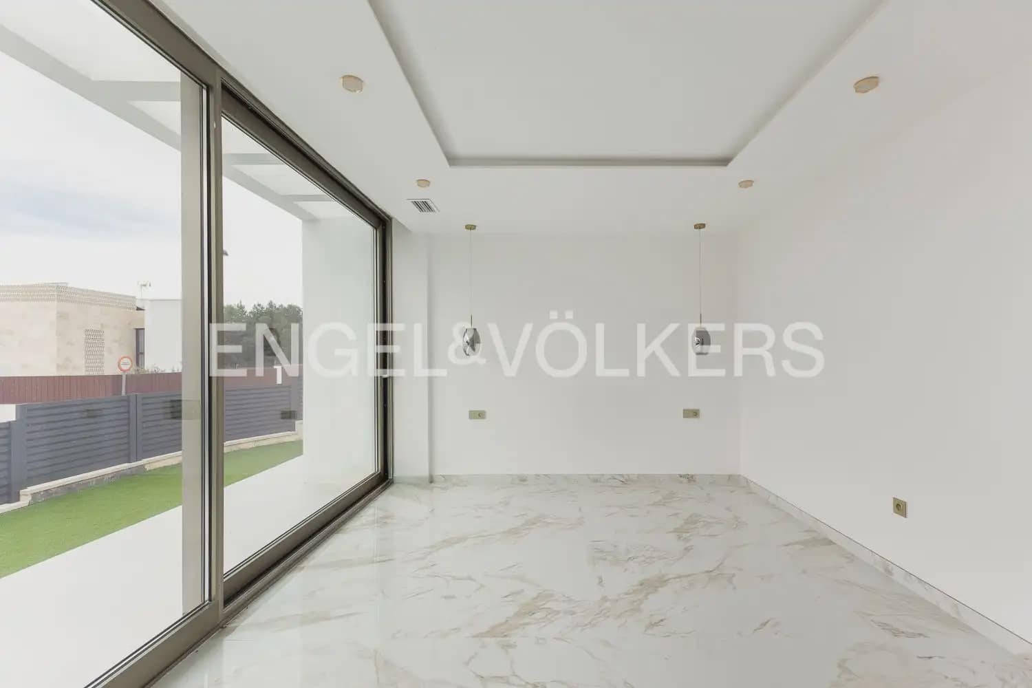 7 bedroom Villa for sale in Torrent with pool garage - € 1,495,000 (Ref: 9898180)