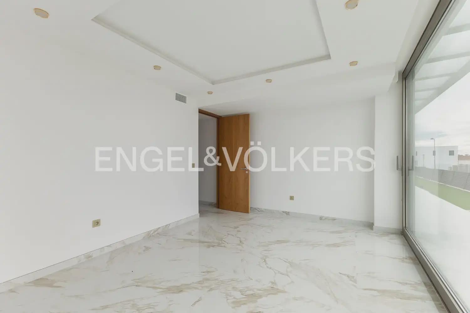 7 bedroom Villa for sale in Torrent with pool garage - € 1,495,000 (Ref: 9898180)