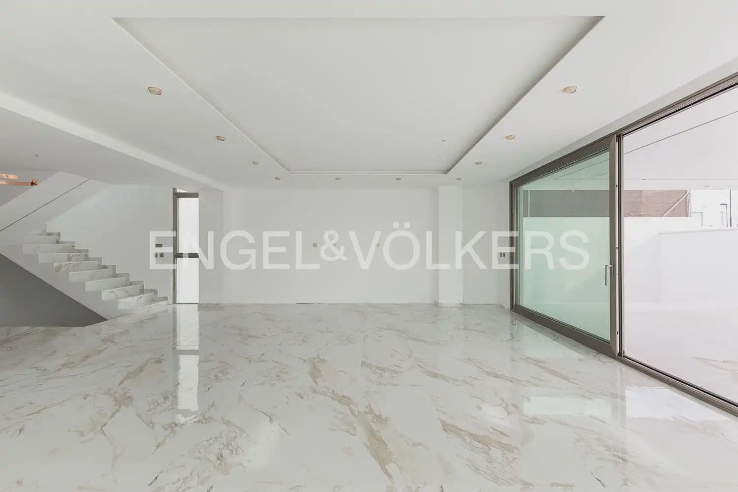 7 bedroom Villa for sale in Torrent with pool garage - € 1,495,000 (Ref: 9898180)