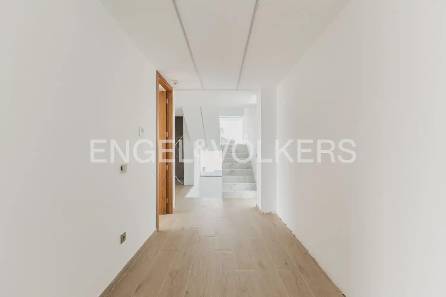 7 bedroom Villa for sale in Torrent with pool garage - € 1,495,000 (Ref: 9898180)