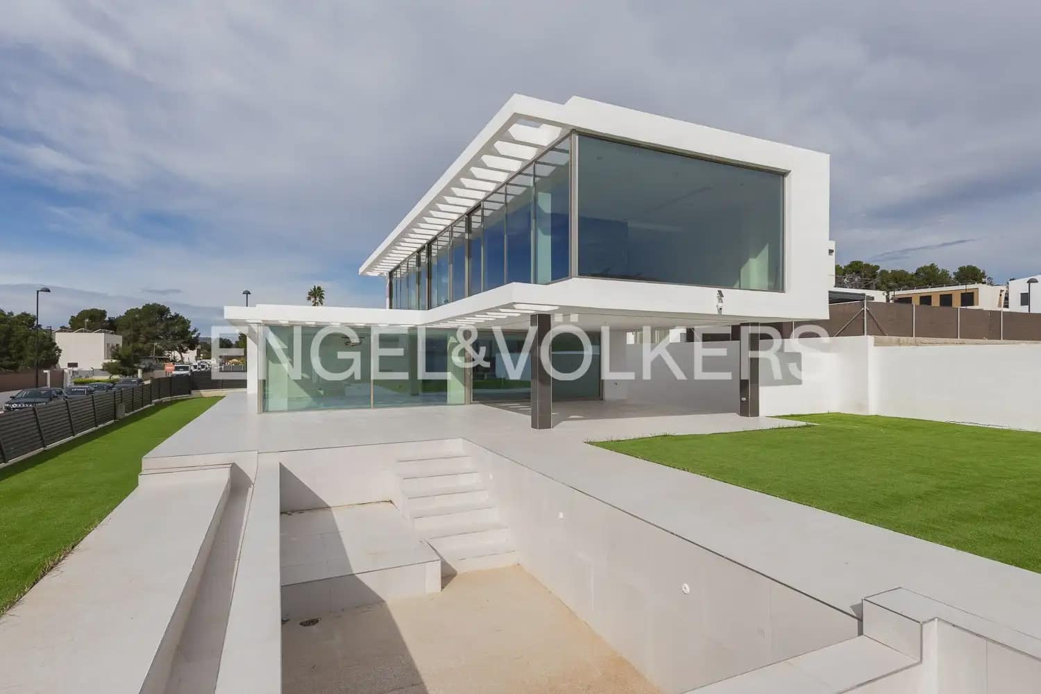 7 bedroom Villa for sale in Torrent with pool garage - € 1,495,000 (Ref: 9898180)