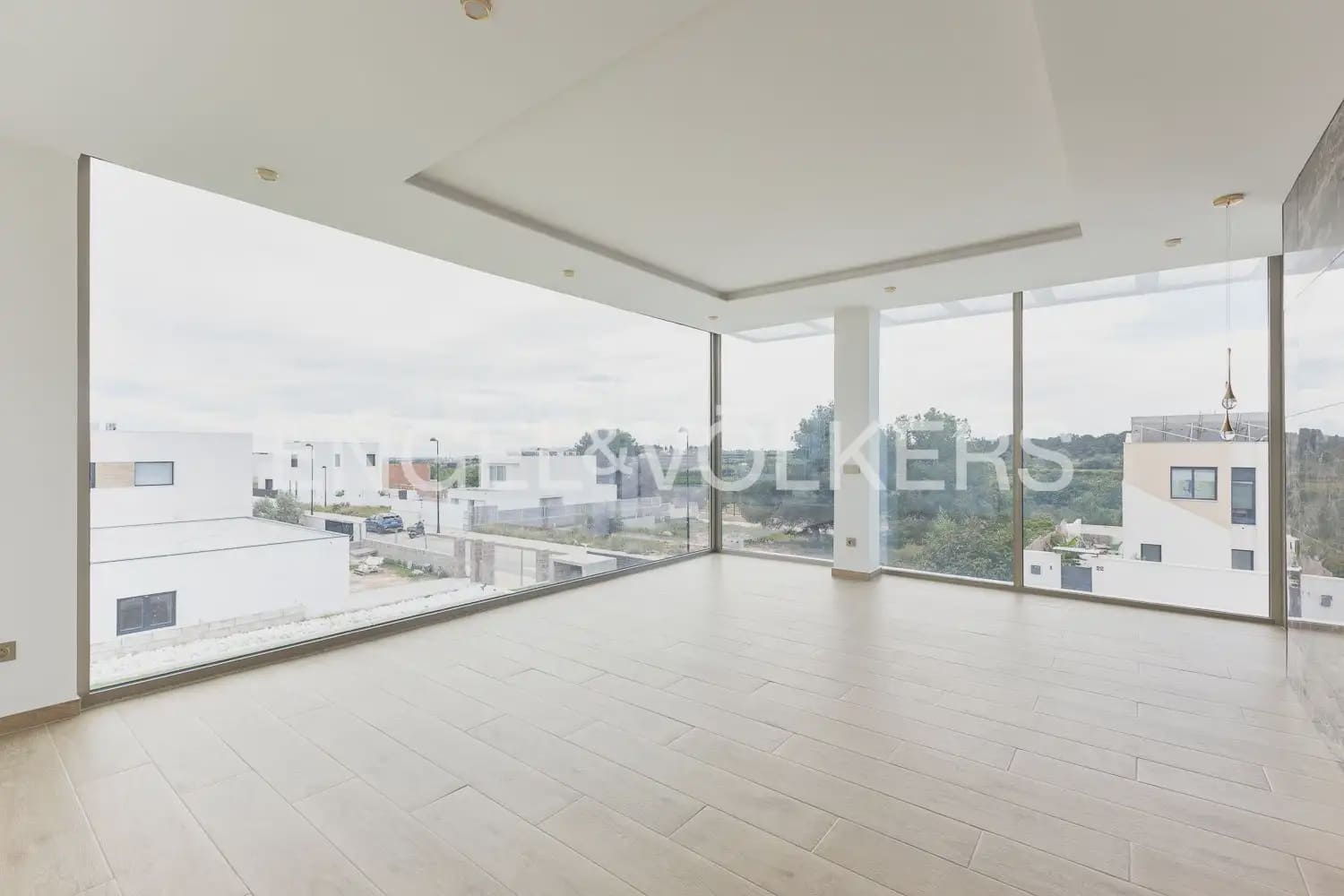 7 bedroom Villa for sale in Torrent with pool garage - € 1,495,000 (Ref: 9898180)