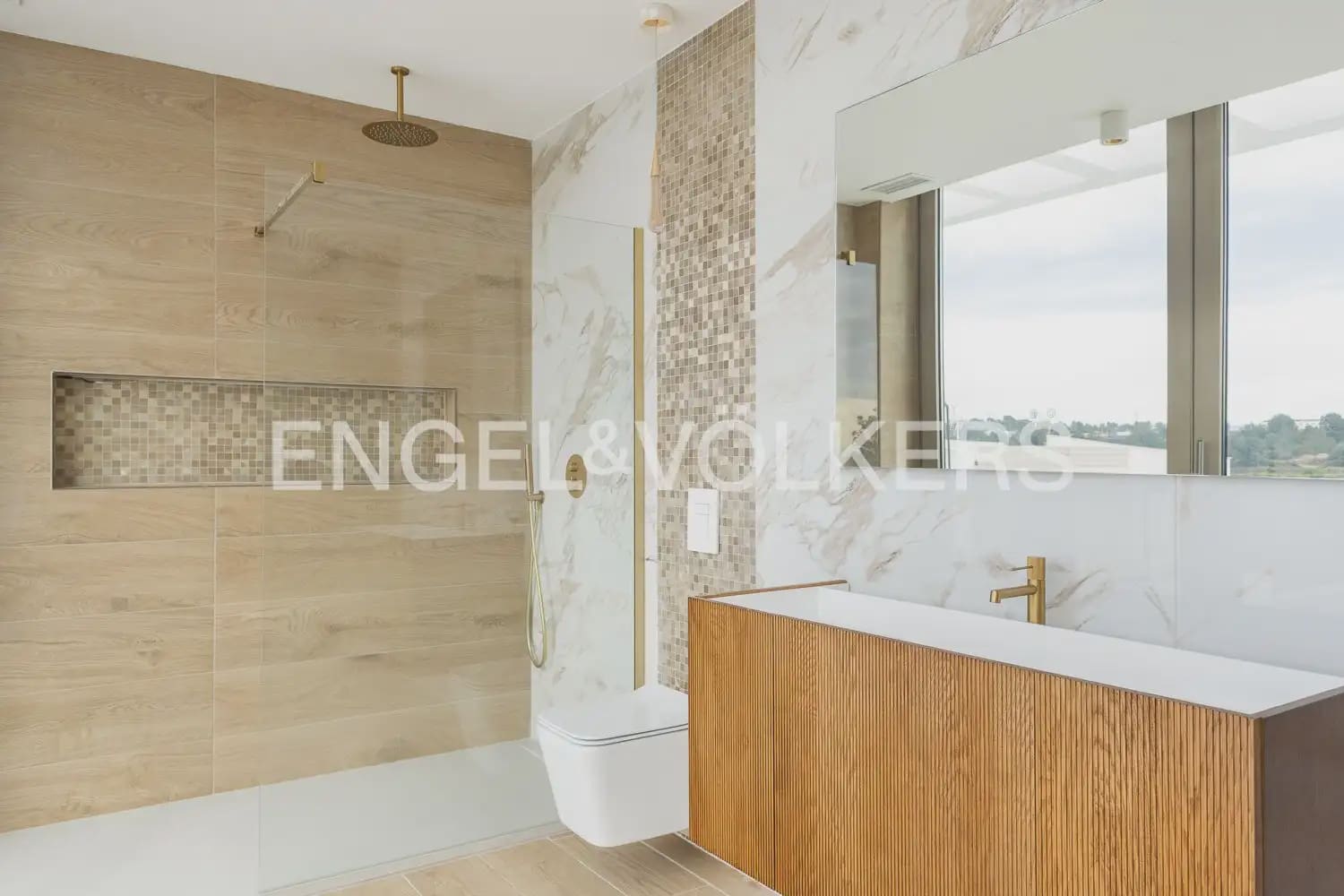 7 bedroom Villa for sale in Torrent with pool garage - € 1,495,000 (Ref: 9898180)