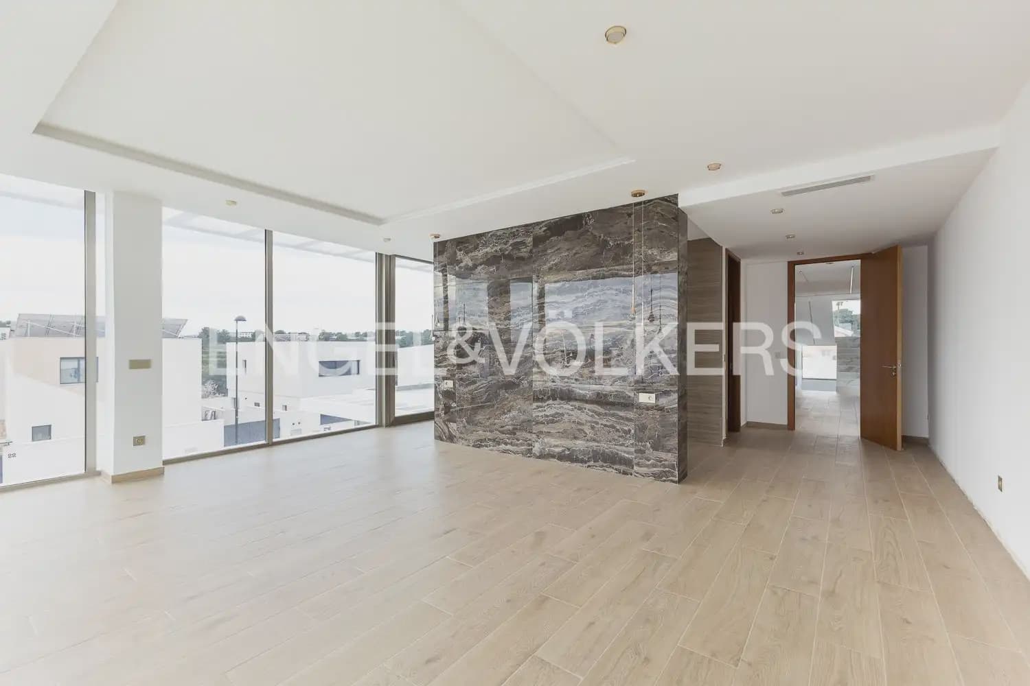7 bedroom Villa for sale in Torrent with pool garage - € 1,495,000 (Ref: 9898180)