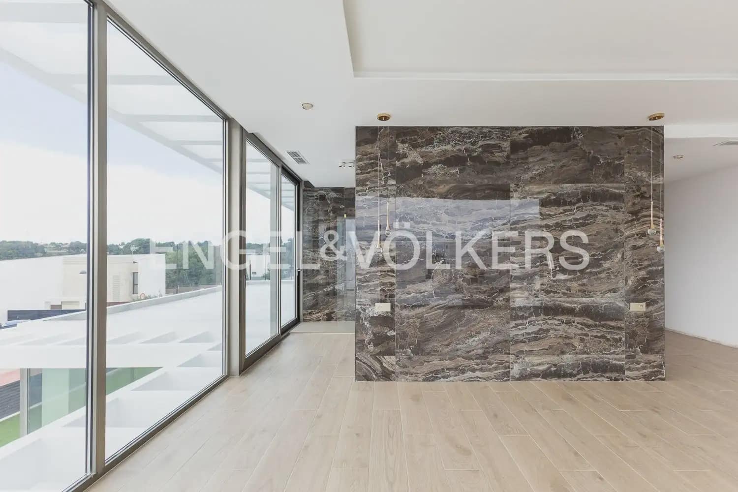 7 bedroom Villa for sale in Torrent with pool garage - € 1,495,000 (Ref: 9898180)