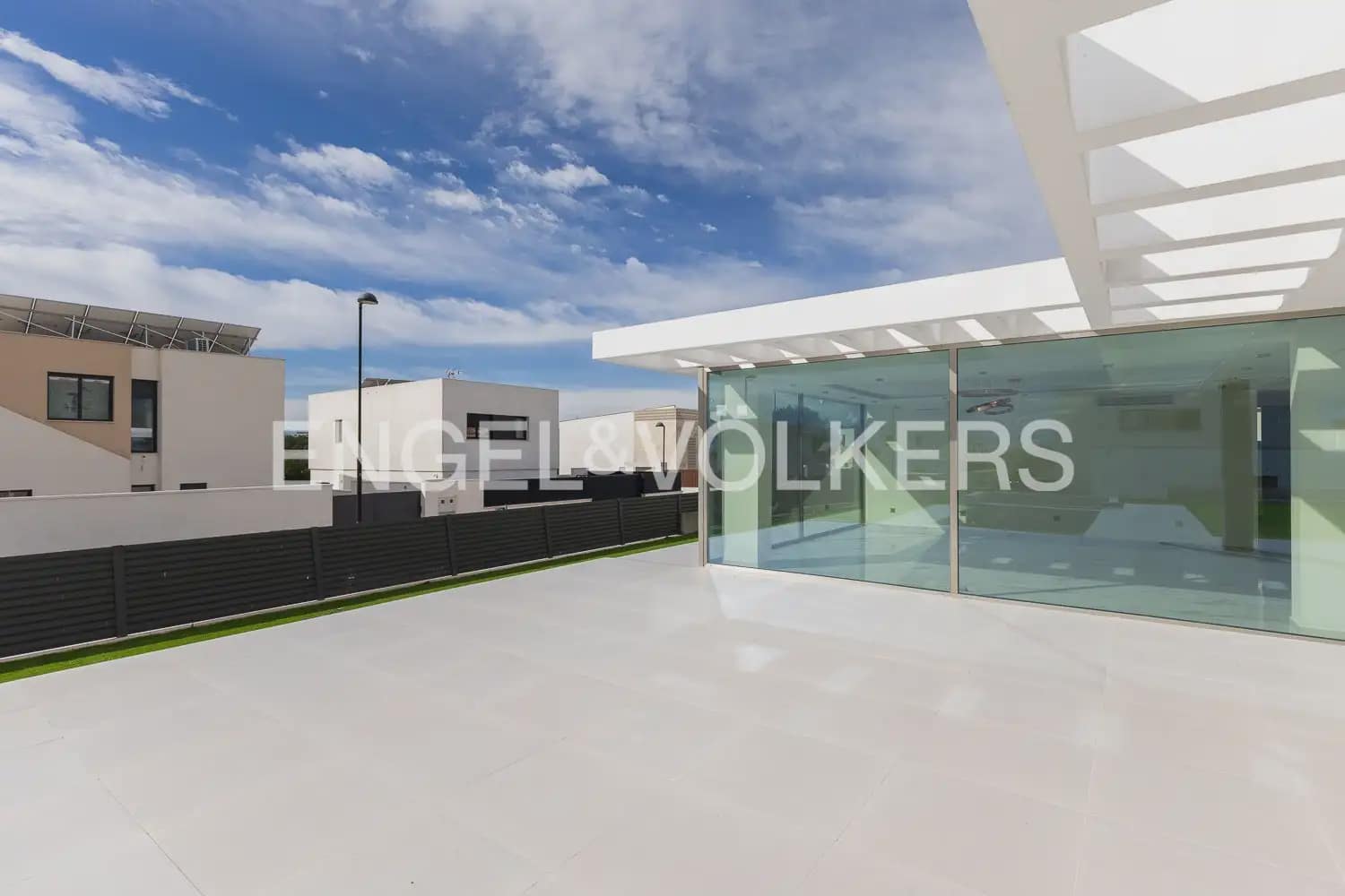 7 bedroom Villa for sale in Torrent with pool garage - € 1,495,000 (Ref: 9898180)