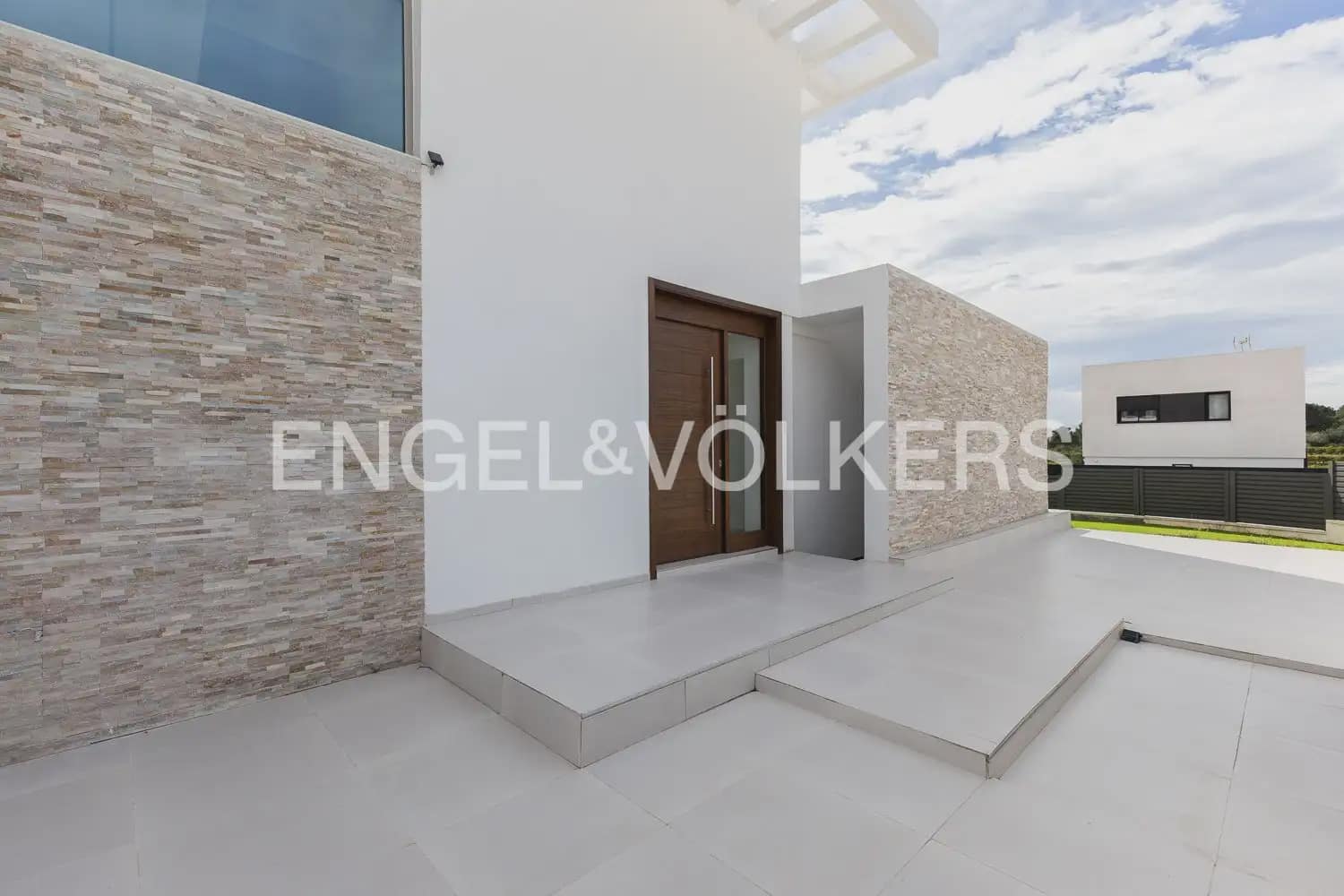 7 bedroom Villa for sale in Torrent with pool garage - € 1,495,000 (Ref: 9898180)