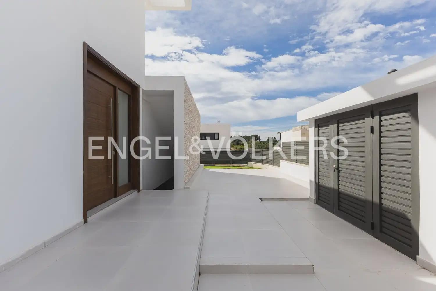 7 bedroom Villa for sale in Torrent with pool garage - € 1,495,000 (Ref: 9898180)