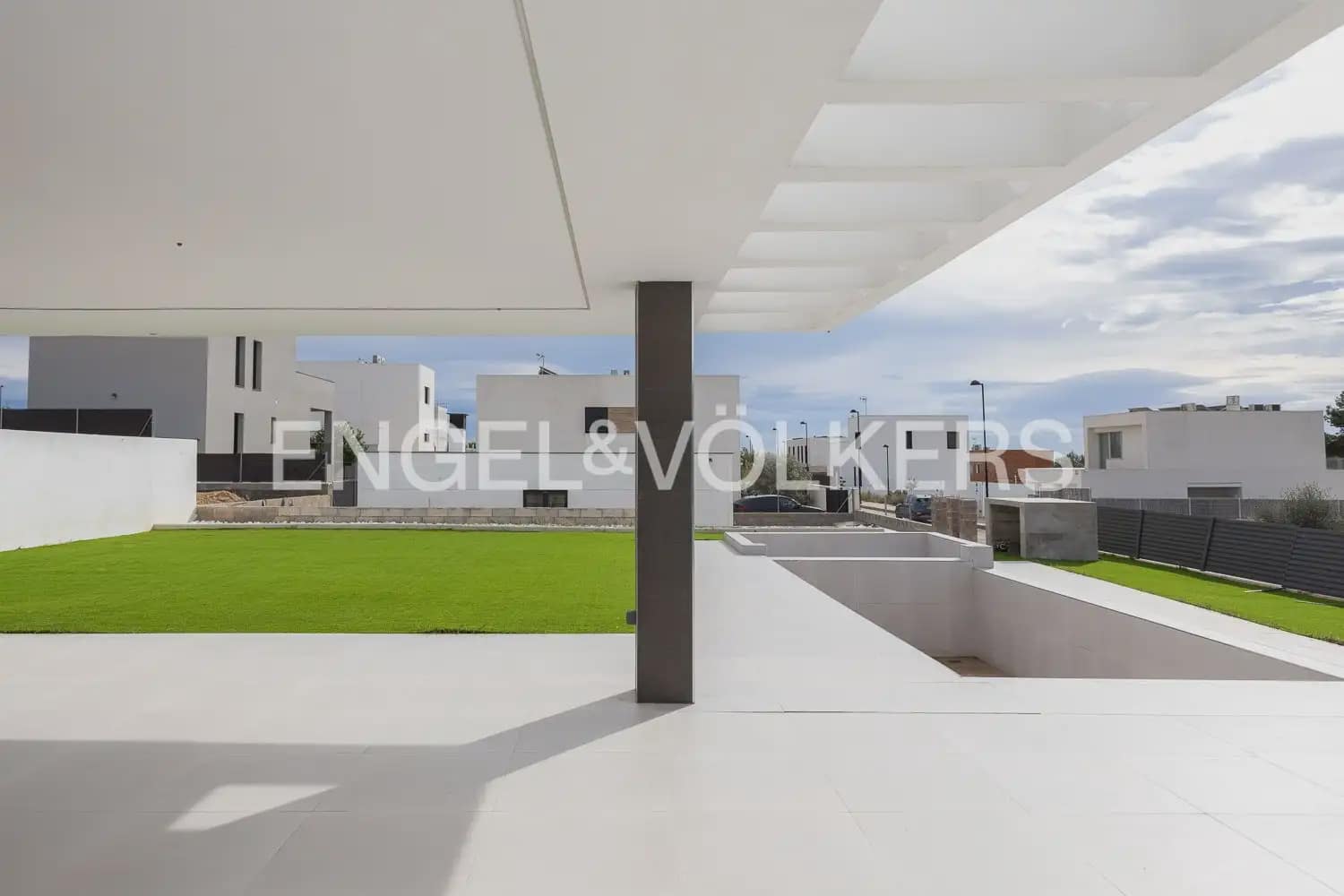 7 bedroom Villa for sale in Torrent with pool garage - € 1,495,000 (Ref: 9898180)