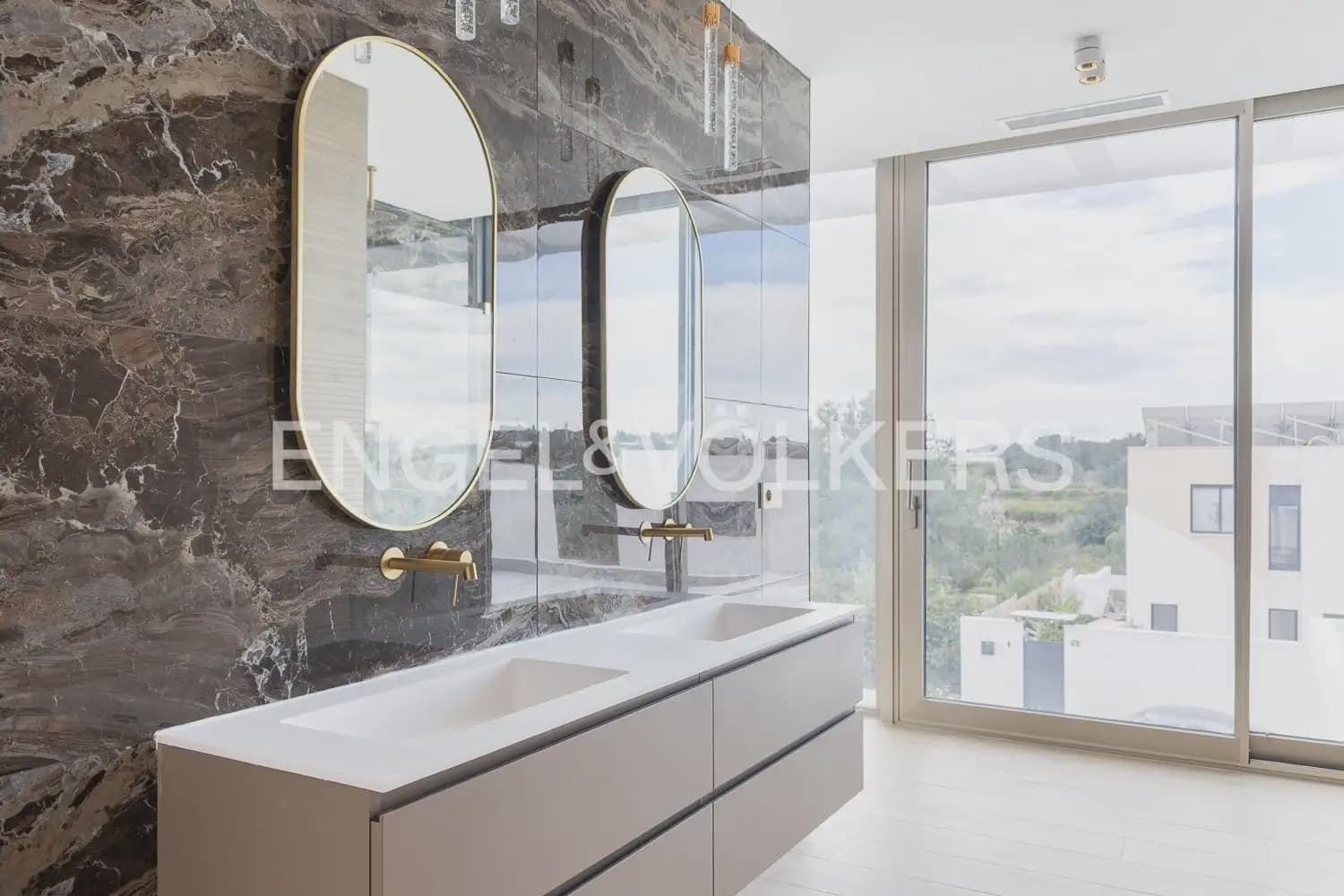 7 bedroom Villa for sale in Torrent with pool garage - € 1,495,000 (Ref: 9898180)