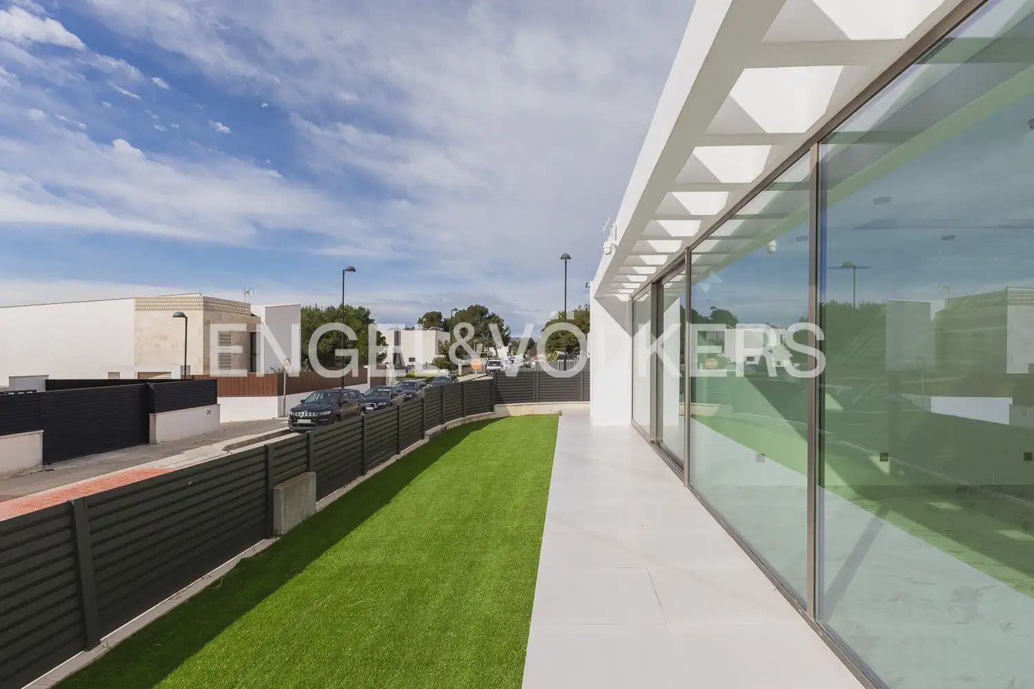 7 bedroom Villa for sale in Torrent with pool garage - € 1,495,000 (Ref: 9898180)