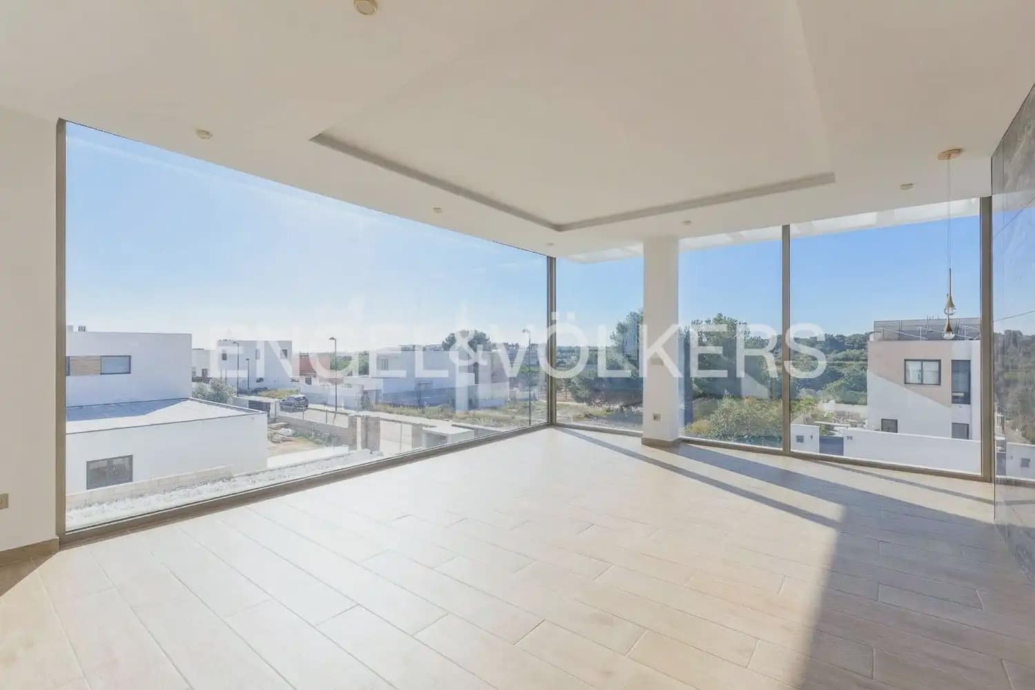 7 bedroom Villa for sale in Torrent with pool garage - € 1,495,000 (Ref: 9898180)