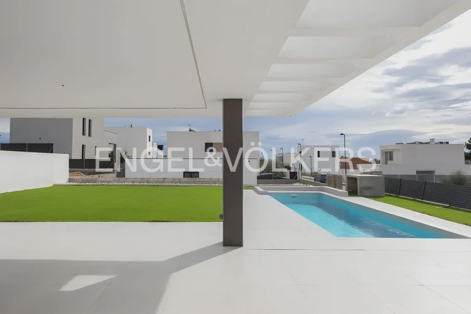 7 bedroom Villa for sale in Torrent with pool garage - € 1,495,000 (Ref: 9898180)