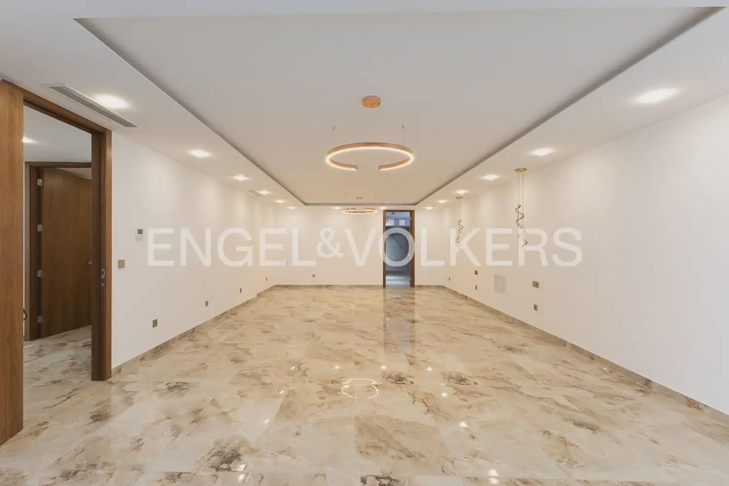 7 bedroom Villa for sale in Torrent with pool garage - € 1,495,000 (Ref: 9898180)