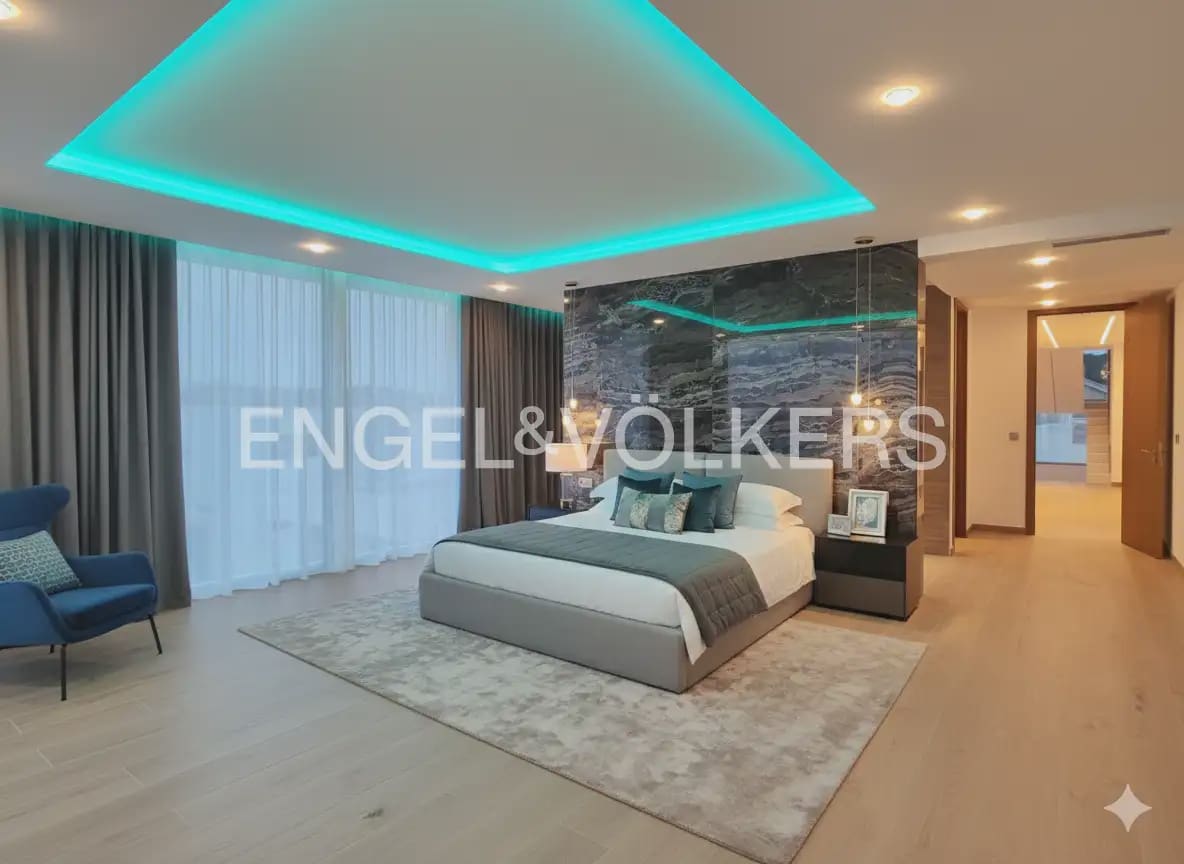 7 bedroom Villa for sale in Torrent with pool garage - € 1,495,000 (Ref: 9898180)