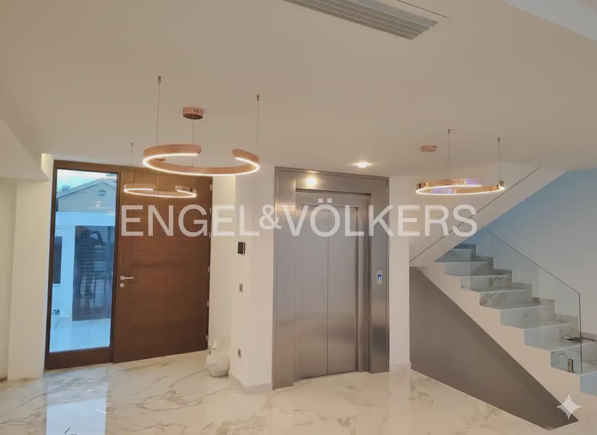 7 bedroom Villa for sale in Torrent with pool garage - € 1,495,000 (Ref: 9898180)