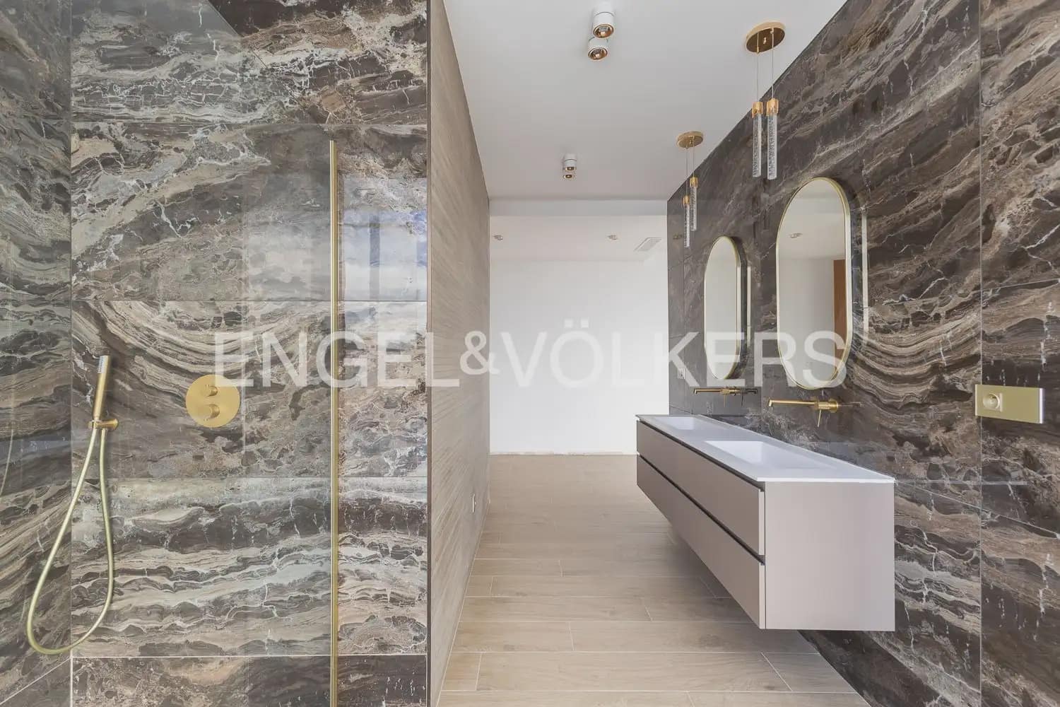 7 bedroom Villa for sale in Torrent with pool garage - € 1,495,000 (Ref: 9898180)