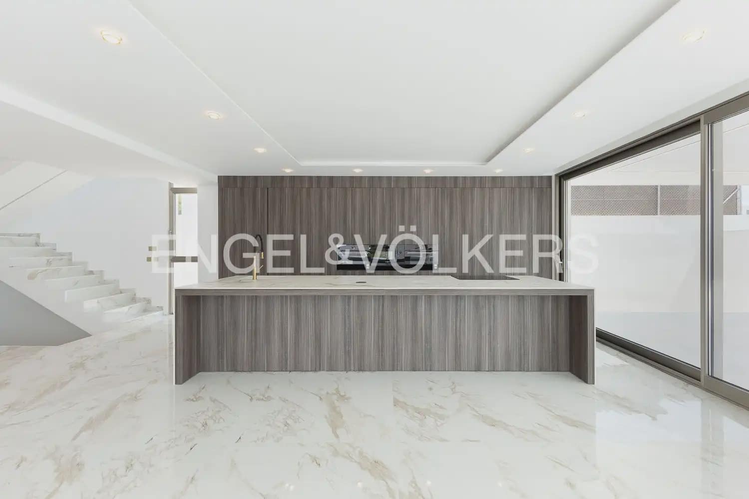 7 bedroom Villa for sale in Torrent with pool garage - € 1,495,000 (Ref: 9898180)