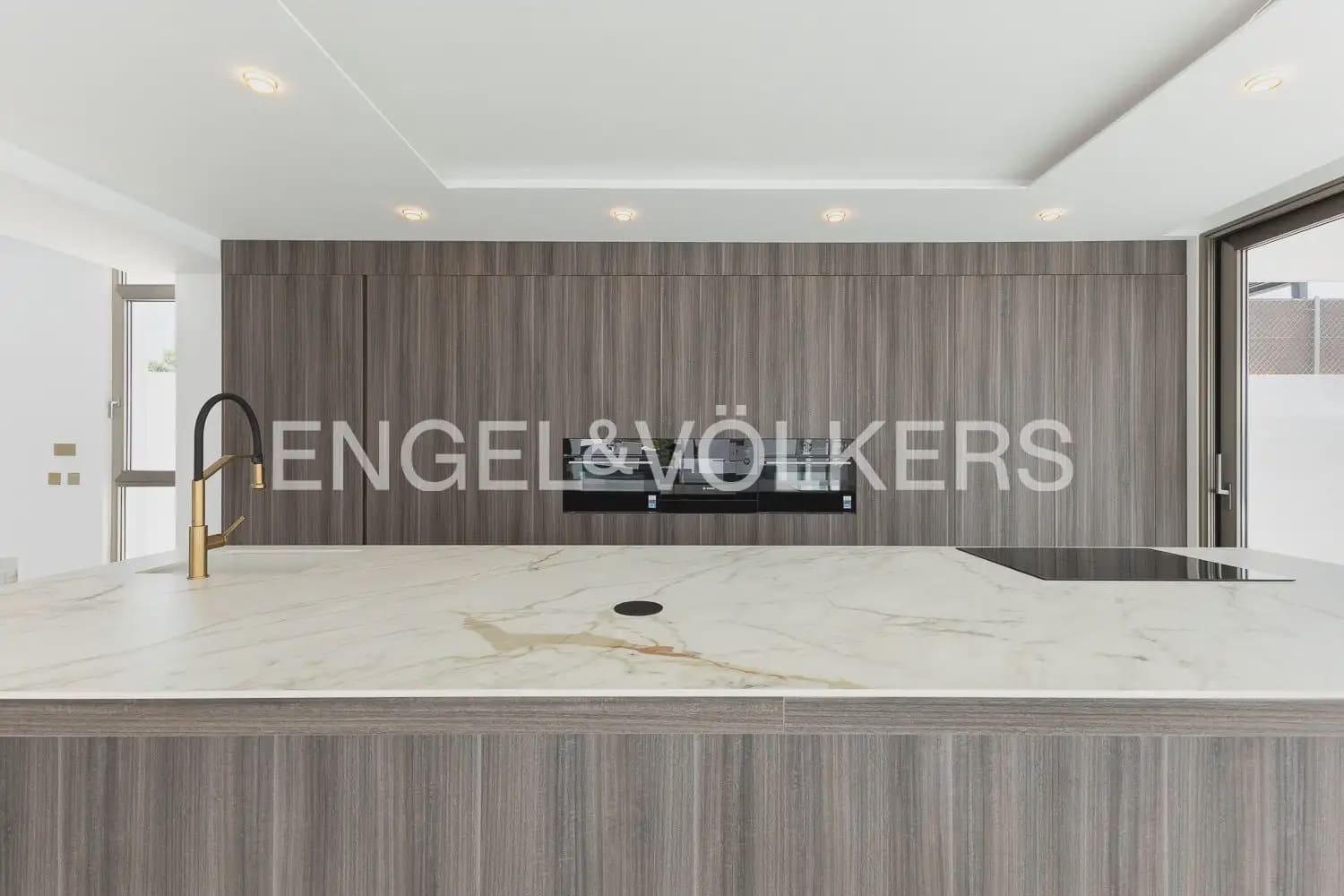 7 bedroom Villa for sale in Torrent with pool garage - € 1,495,000 (Ref: 9898180)
