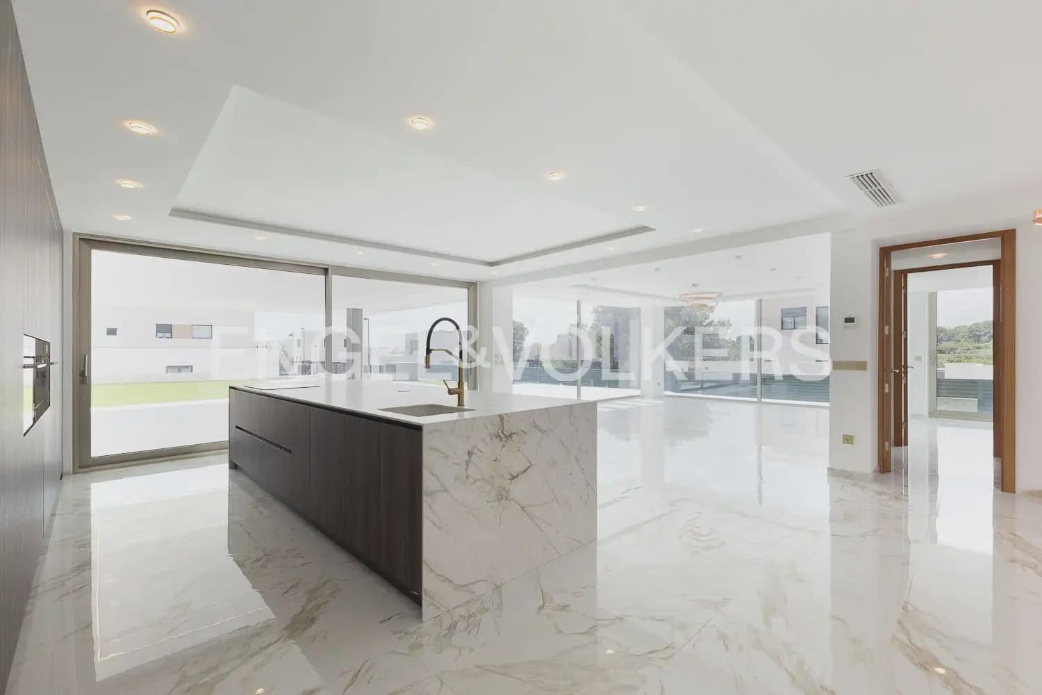 7 bedroom Villa for sale in Torrent with pool garage - € 1,495,000 (Ref: 9898180)